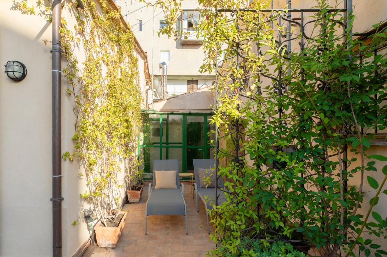 Monti Stairway To Heaven Apartment Rom