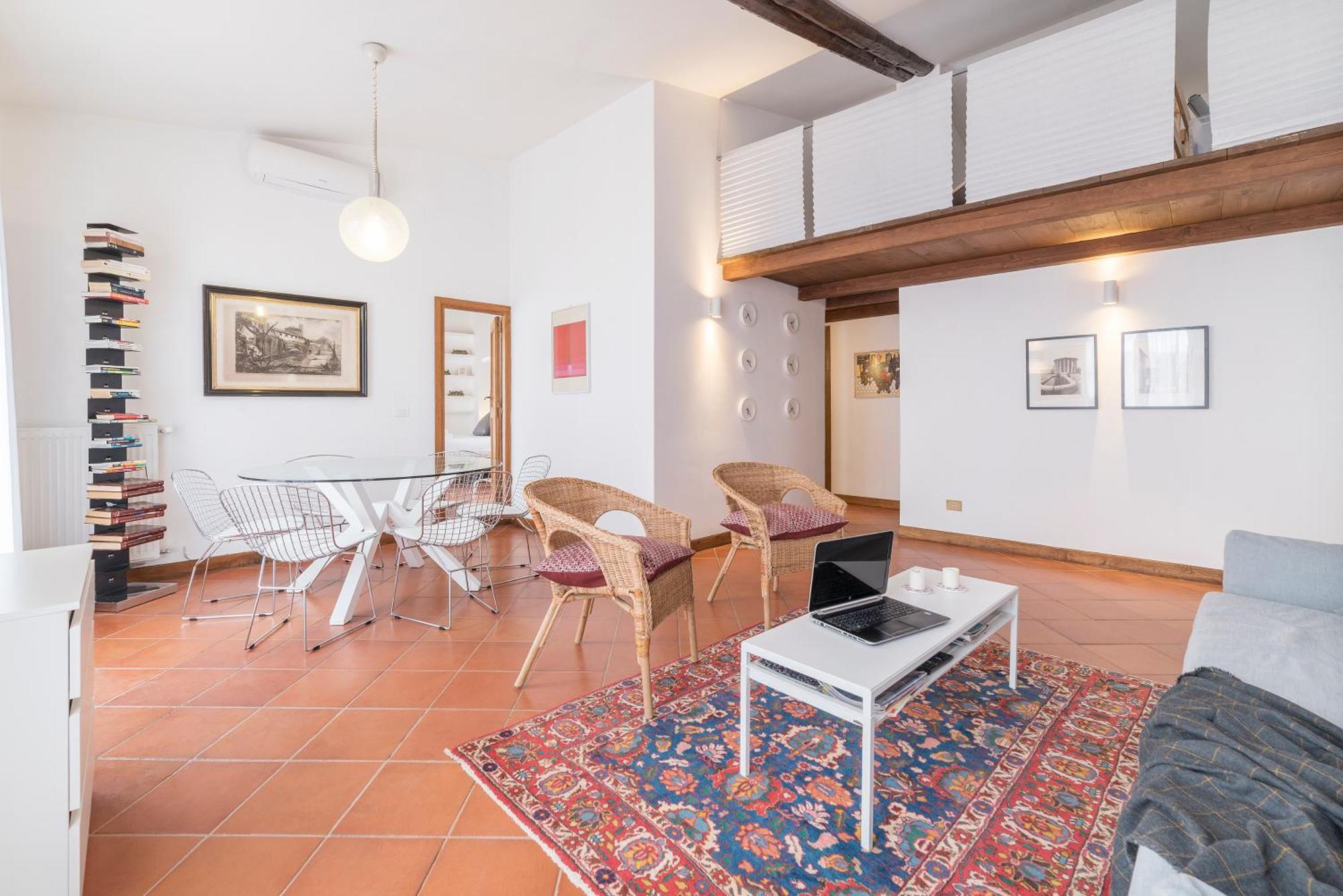 Monti Stairway To Heaven Apartment Rom